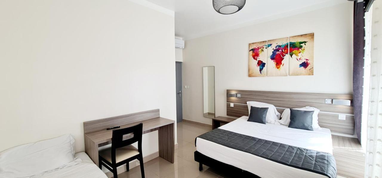 Esperance Hotel *